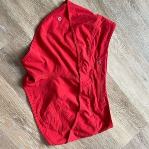 Lulu lemon red Speed up low rise lined short. 2.5in and size 8